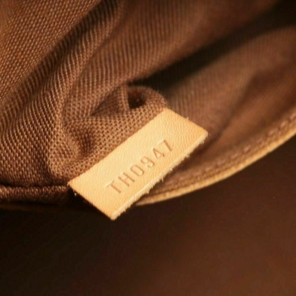 Louis Vuitton Alma PM in Monogram Canvas - Picture 12 of 12